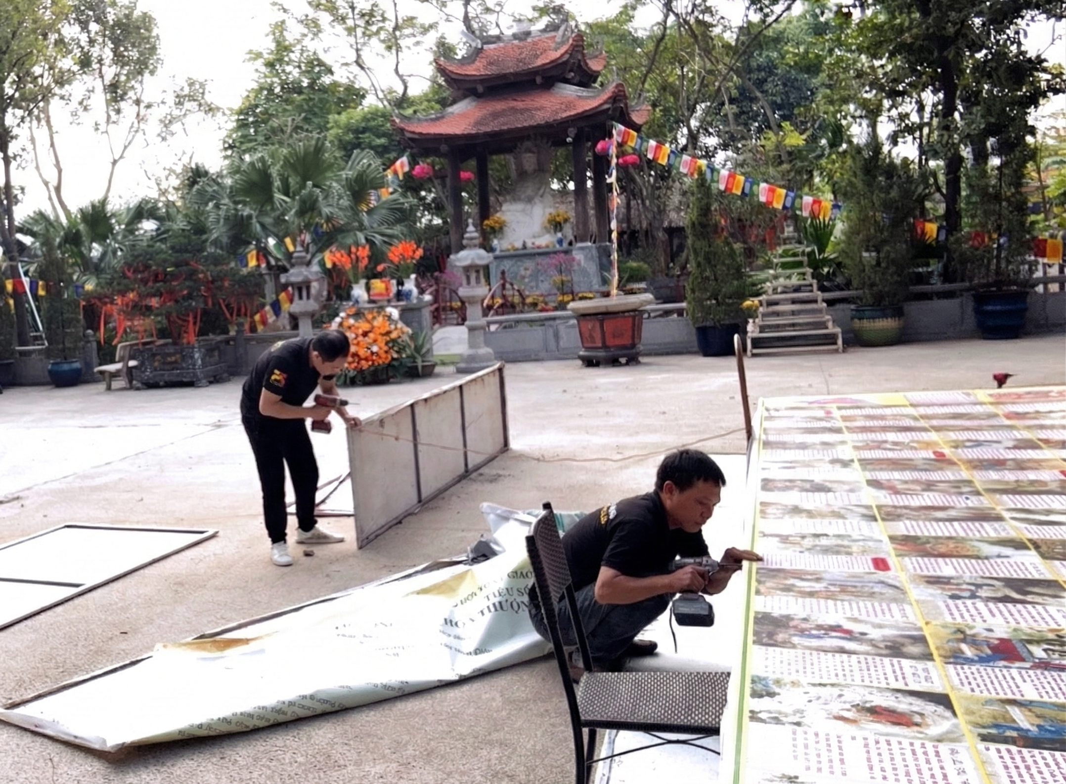 Tổ chức lễ hội Phật Giáo - Thi công bảng treo lời dạy của Phật